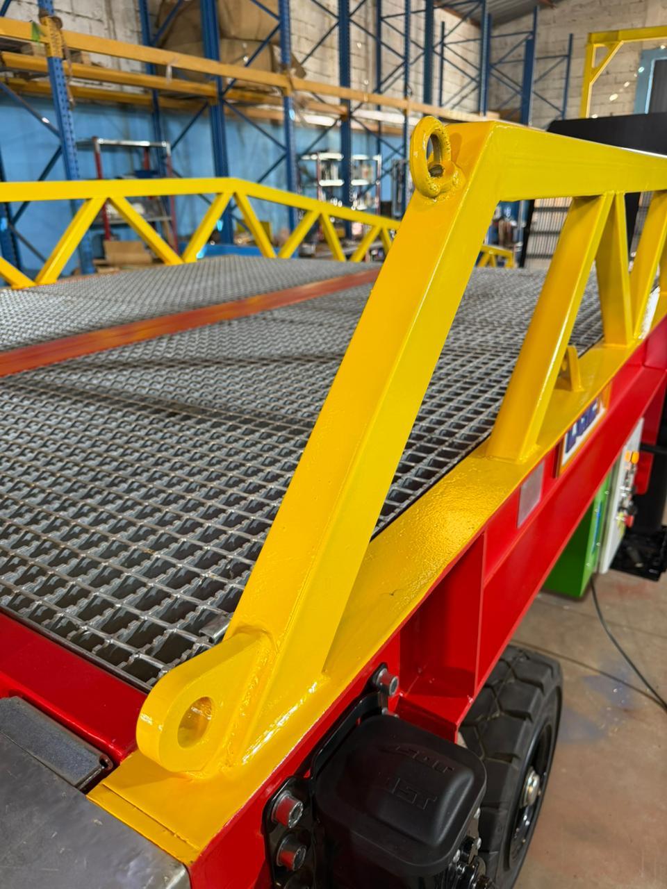 Rampe mobile de chargement en zone logistique — LGEN Casablanca